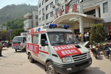 云南彝良组织医疗救护队驰援四川灾区