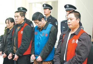 四人用妓女设套劫杀嫖客 鸡头称是警方内线
