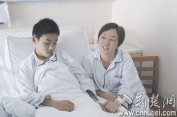 14岁儿子肝硬化需移植 母亲为捐肝每日晨跑减肥