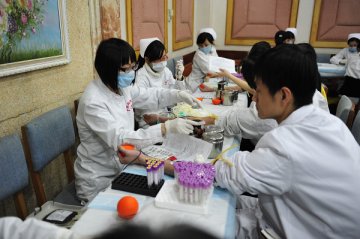 无偿献血 爱的奉献--中山三院医务人员积极参加无偿献血