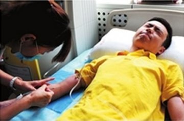记者两度捐造血干细胞救白血病男孩