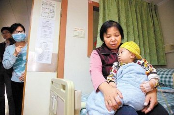 男童患癌症被遗弃 生命垂危父母仍未现身