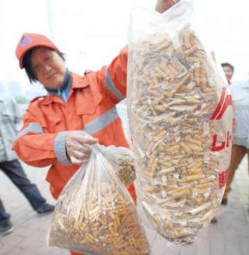 公共场合烟头泛滥 餐馆网吧成“重灾区”