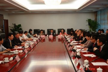李大宁副局长会见香港东华三院董事局代表团