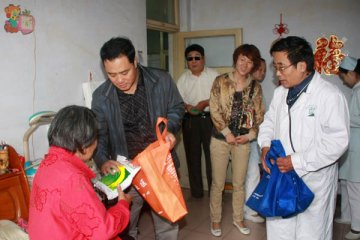 保定开展健康面对面社区行宣传活动