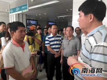海口副市长携相关部门赴医院慰问高三男孩