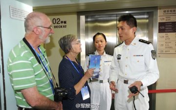 和平方舟医院船在布里斯班组织舰艇开放日活动