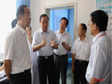 王国强调研平凉灵台中医药工作