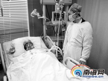 教师夫妇患重症住院 丈夫为挽救爱妻放弃治疗