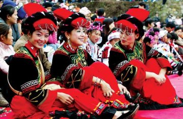 彝族雷人“摸奶节”