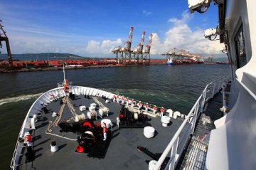 “和平方舟”号医院船抵达牙买加
