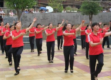 怀仁承办“健康民生”万人广场舞表演大赛