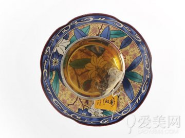 绿茶能消除眼部浮肿!厨房里的