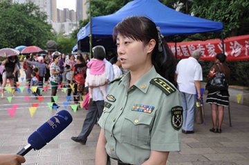 一份“特殊”的礼物——成都军区昆明总医院在建军节为群众义诊见闻