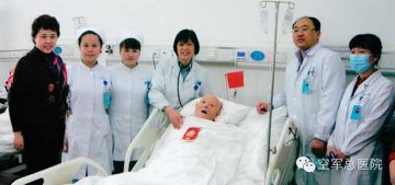 空军总医院干部病房三区为老飞行员过生日