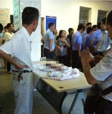 婴儿疑在医院保温箱被烤死 院方称死于感染