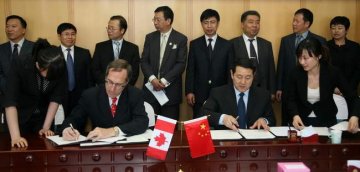 加拿大卡尔加里大学医学院院长访问我校并签署合作协议