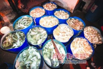 地下窝点使用违禁化学品炮制牛杂熟食