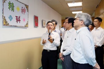 谭俊荣司长视察卫生局精神科大楼及传染病设施