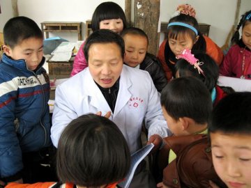 祁门村医汪连辉把结核病预防知识送进“村小学”