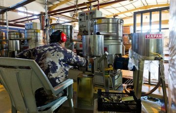 约旦油厂生产实录橄榄油是怎样炼成的