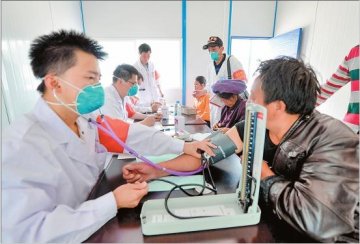 又可以在家门口看病了 ——龙头山镇板房医院见闻