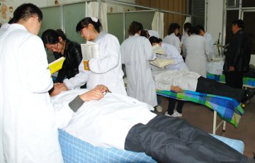 甘肃敦煌开展中医推拿操作技能练兵比武
