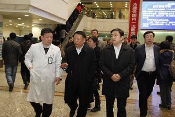王大南厅长陪同省政协滕卫平副主席一行视察我省人感染H7N9禽流感疫情防控工作
