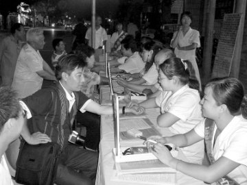 社区医生开“夜市”