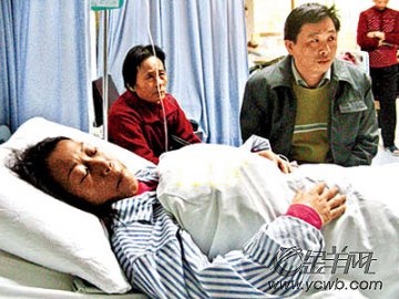 男子爱女心切三拳打穿护士耳膜