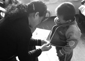 保姆义务抚养遭雇主遗弃男婴
