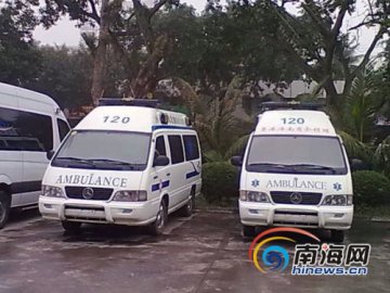 网曝海南省人民医院救护车无车牌 回应称实属无奈
