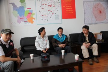 梁东明书记一行深入鲁甸地震灾区指导救灾防病工作