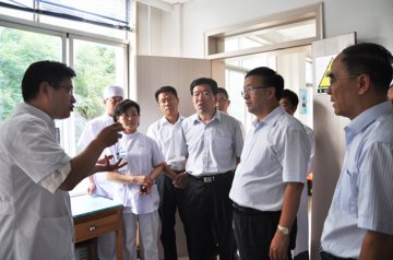 兰州市委副书记、市长袁占亭调研卫生工作