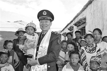 张卫达：穿军装的“最美医生”