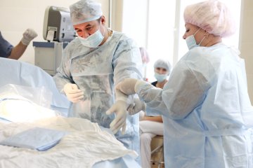 高清：直击年轻母亲剖腹产分娩全过程