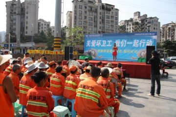 万和药房举行防暑降温爱心礼包慰问仪式