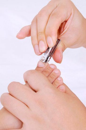 指甲变黑提示心脏病？从指甲看大病前兆