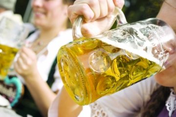 全国爱肝日：每天超两瓶啤酒就会损伤肝脏