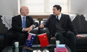 澳大利亚纽卡斯尔大学John Rostas教授等来访我校