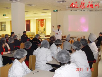 北京朝阳医院对食堂员工进行消防培训