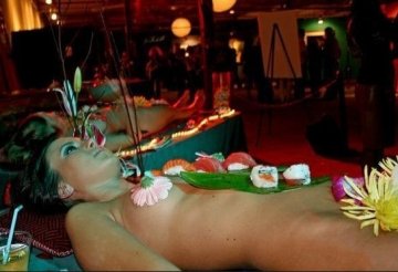 探秘日本女体盛：处女才能激发食欲