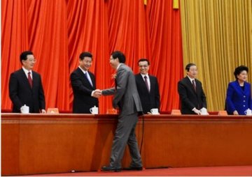 我校客座教授谢恬《榄香烯脂质体系列靶向抗癌天然药物产业化技术及其临床应用》荣获国家科技进步二等奖