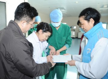 从死神手中夺回花季女孩生命