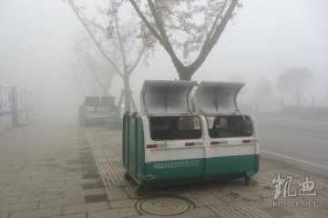 贵州5名闷死男童事发 垃圾箱曝光
