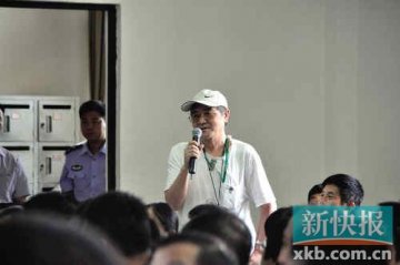 台上多个部门说食品很安全 台下几个消委会督导员离场