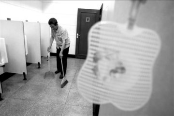 北京称国家规定公厕苍蝇不超3只 首都标准更高