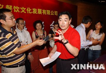 福寿螺后续：蜀国演义酒楼拒绝见集体维权者