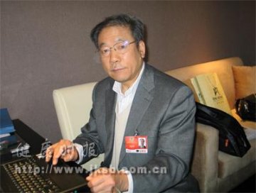 政协委员李森恺：为建立儿童保险出招