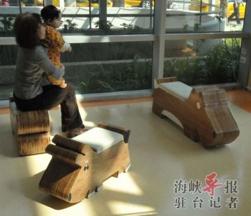 一楼的木马板凳